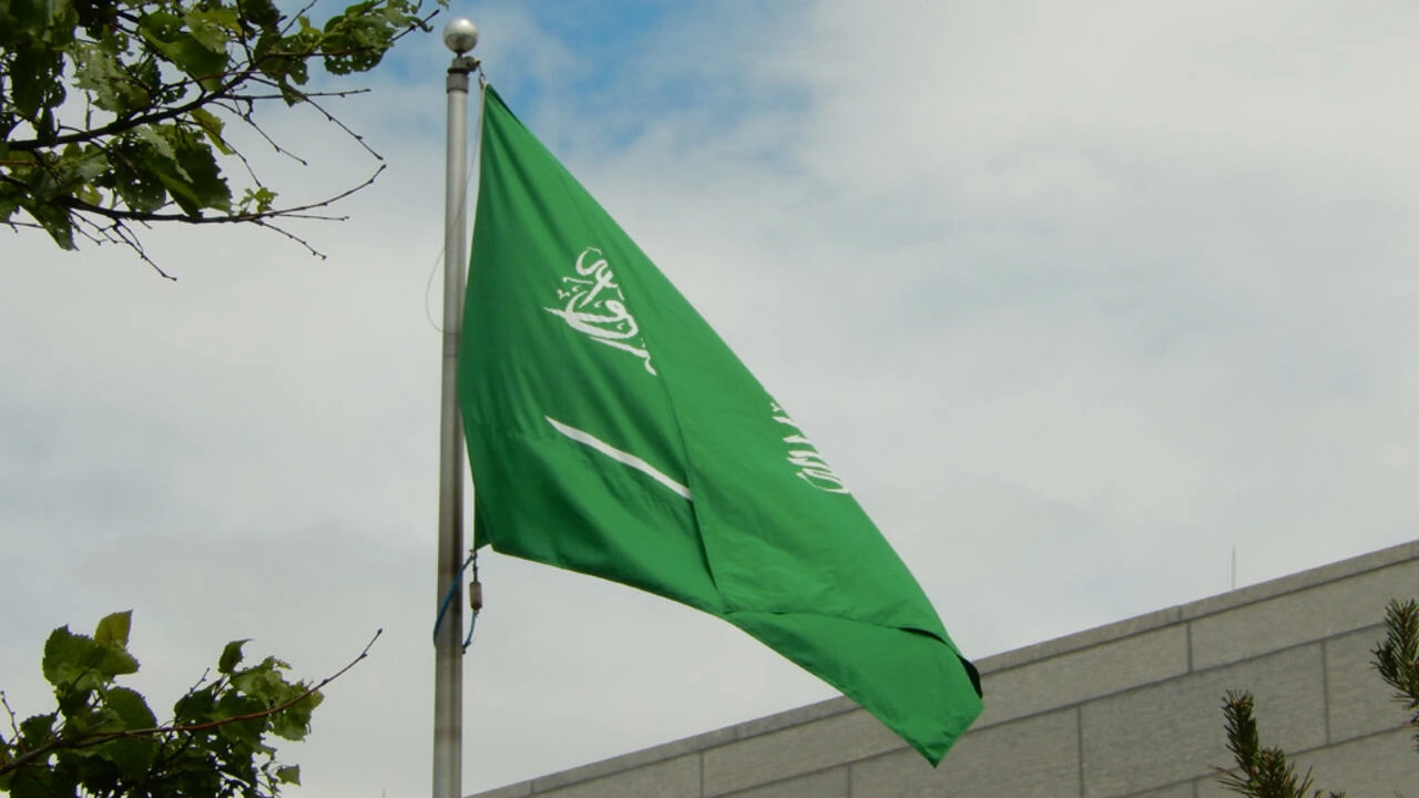 الاستعلام عن تجديد تأشيرة زيارة للعائلة في السعودية